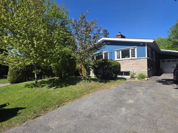 773 May St #B, Ottawa, ON K1K 3H1