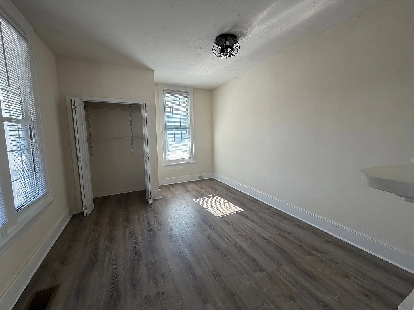 2 West Hampton Street - Charming 3BR/1BA in Staunton! — Photo 4