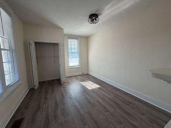 4th image of 2 W Hampton St
