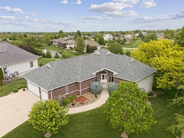 4011 Pheasant Dr, Cedar Falls, IA 50613
