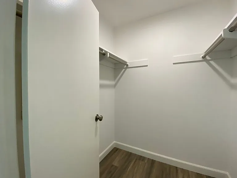 El Camino Grove Apartment Homes — Photo 11
