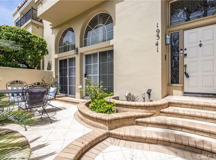 19341 Sawgrass Ln, Huntington Beach, CA 92648