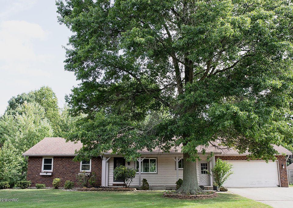 1st image of 388 Kingwood Dr