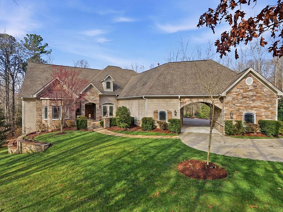 1st image of 143 Christenbury Ln
