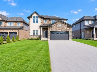 17 Monarch St, Welland, ON L3C0E6