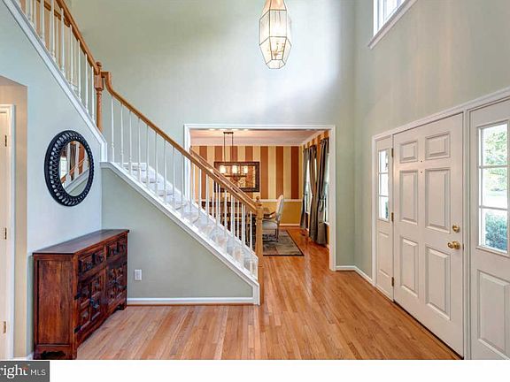 3rd image of 301 Woods Edge Ln