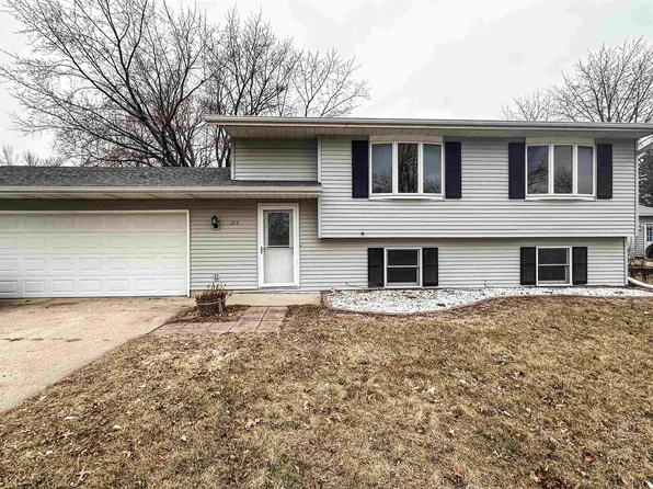 213 Elm St, Waverly, IA 50677