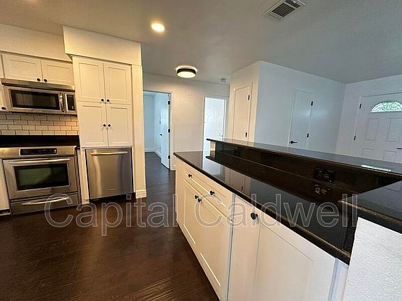 4th image of 1451 San Diego Dr
