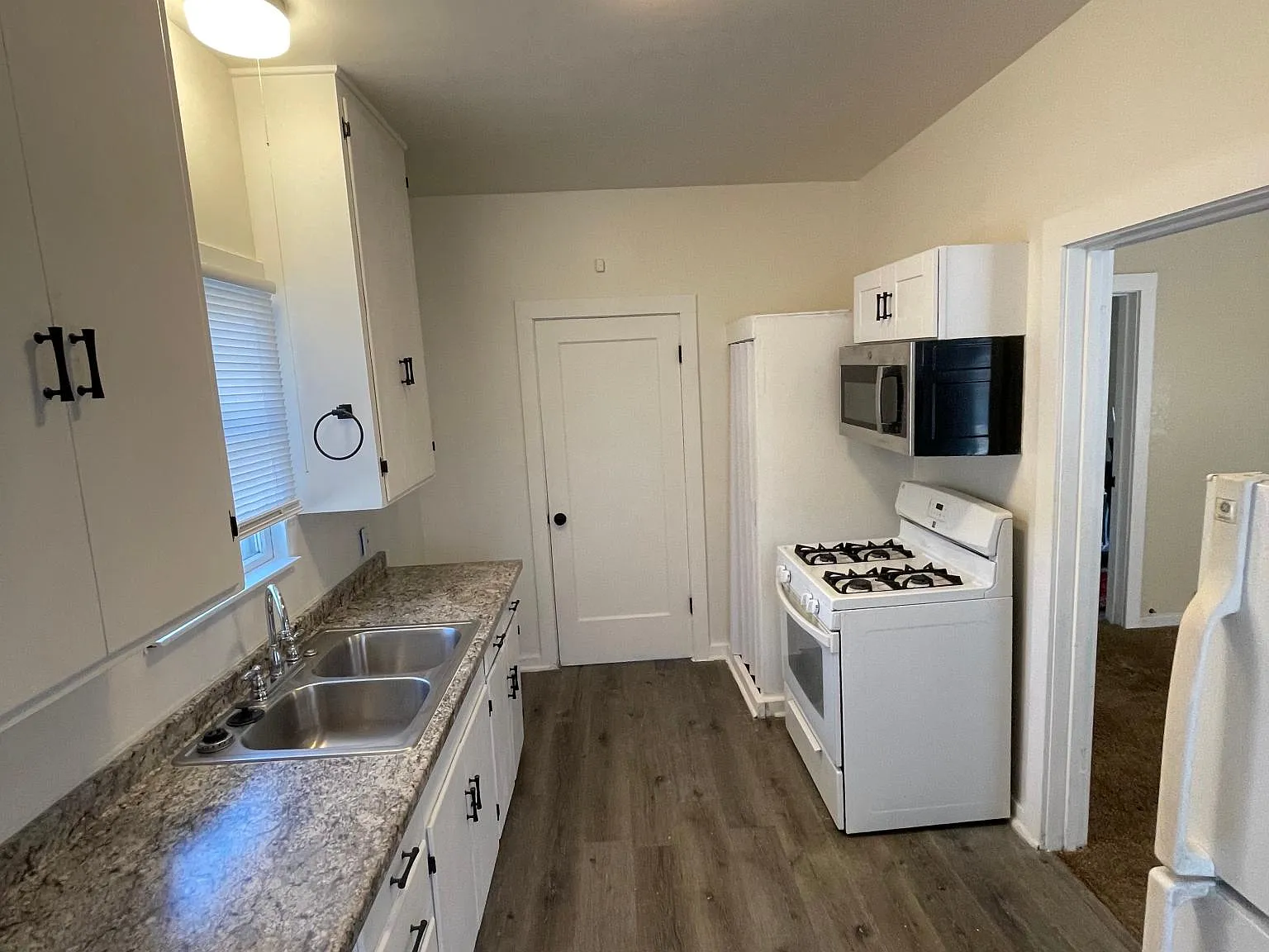 1 bed, 500 sqft, $1,400 — Photo 3