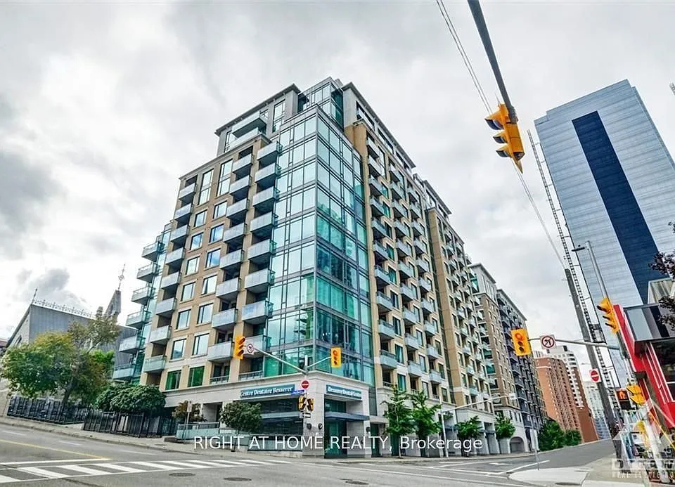 238 Besserer St #404