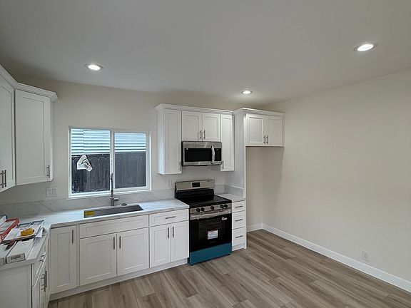 5th image of 304 S Fonda St #B