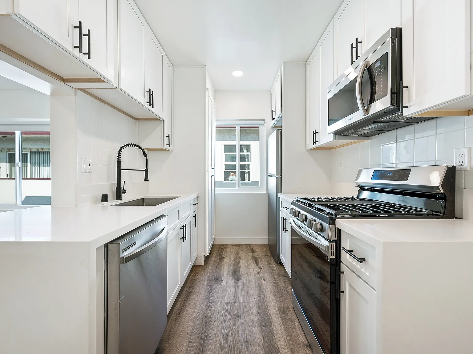 2 bed, 1.5 bath, 1000 sqft, $3,250 — Photo 1