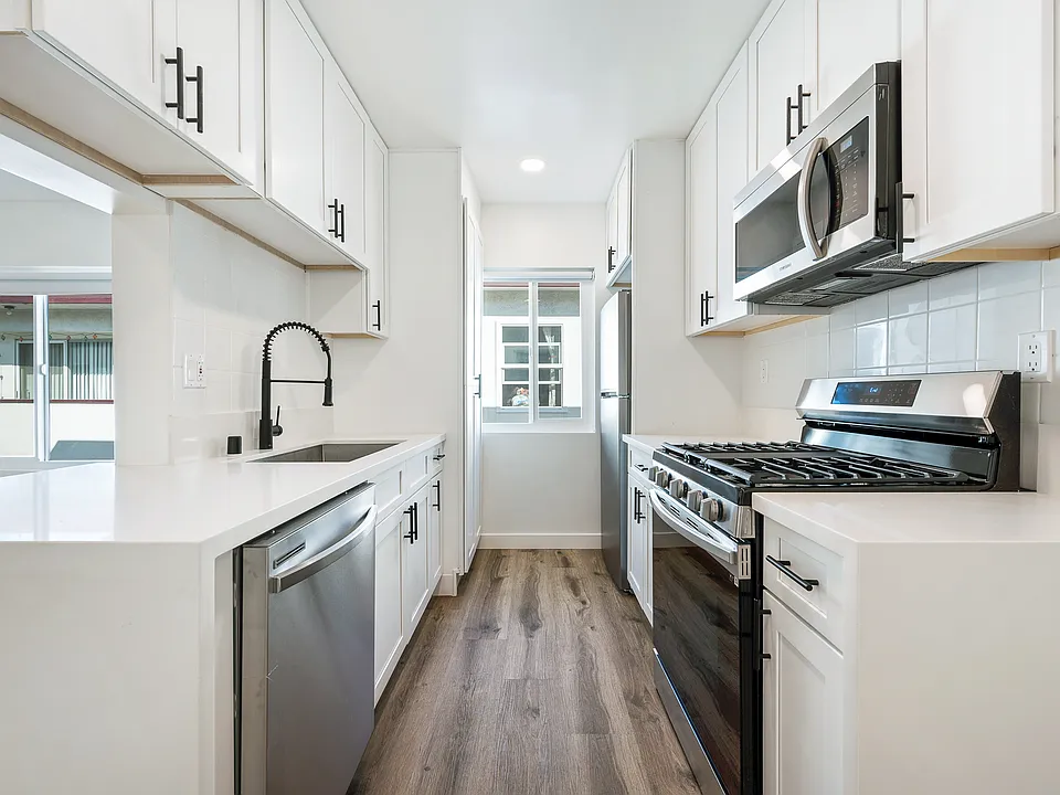 3112 S Canfield Ave #7