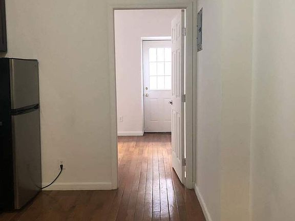 5th image of 309 E 60th St APT 3