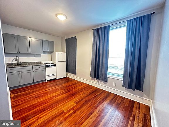 4th image of 3115 Kensington Ave #3