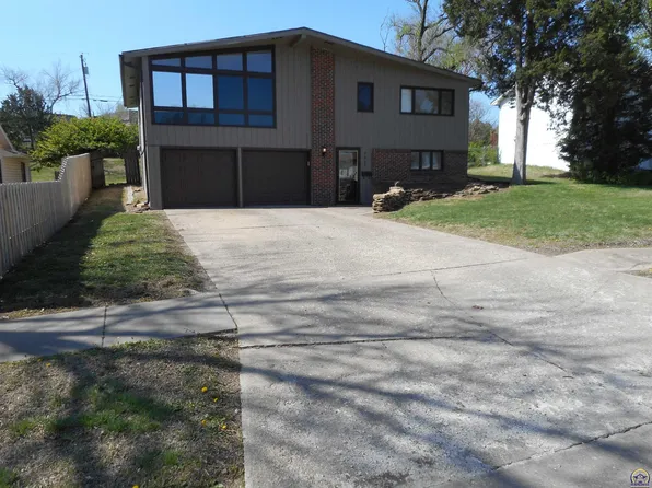 4425 SW Twilight Dr, Topeka, KS 66614