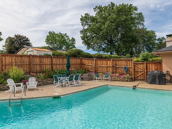 3rd image of 5138 Windyridge Dr