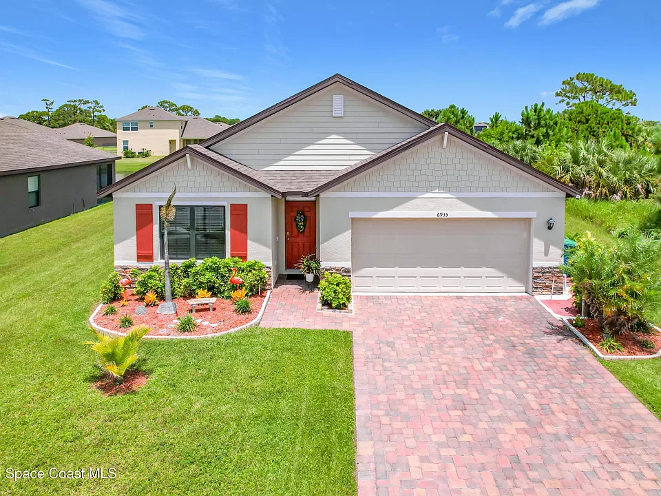 6935 Topaz Dr