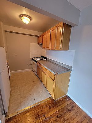 4th image of 405 E 16th St APT 3E
