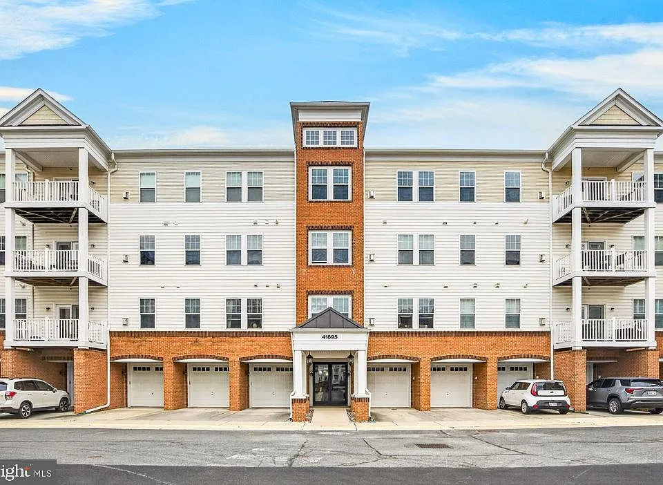41895 Cathedral Valley Sq #401