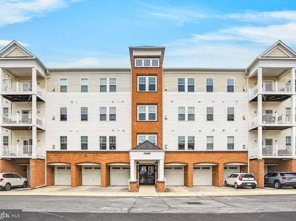 41895 Cathedral Valley Sq Unit 401, Aldie, VA 20105