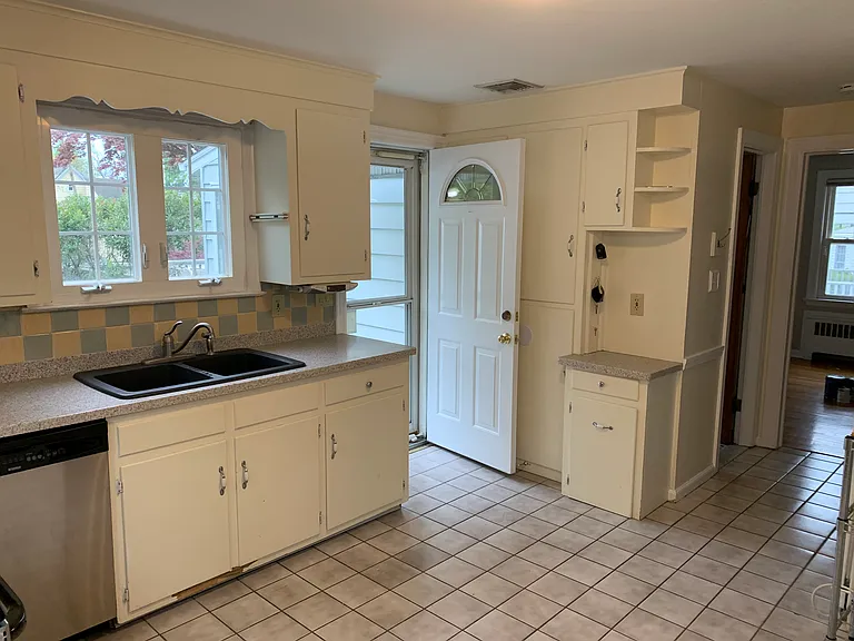 37 Spring Garden St — Photo 23