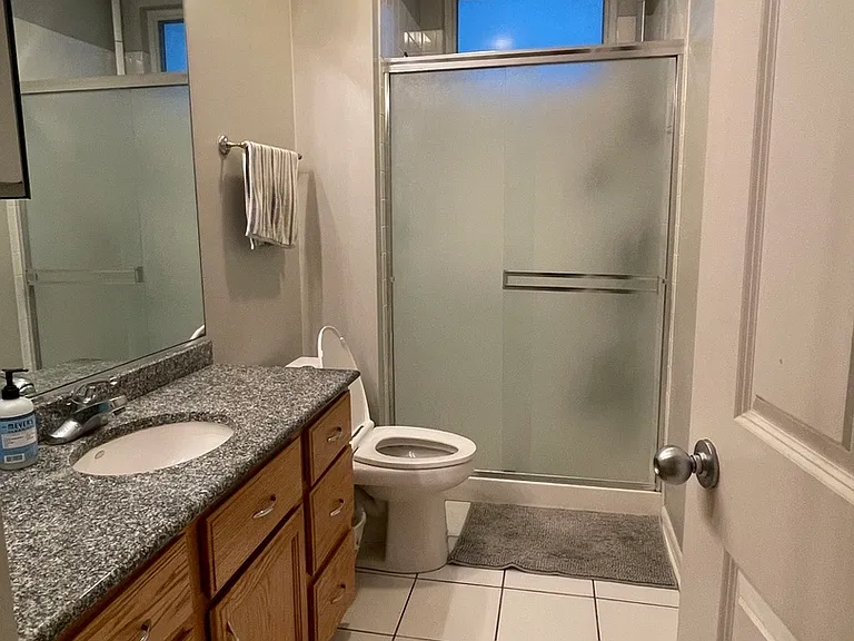 2135 N Southport Ave #102 — Photo 12