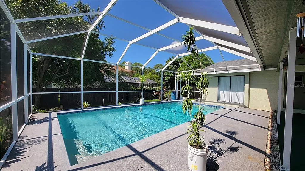 4 bed, 2.0 bath, 2087 sqft, $3,500 — Photo 3