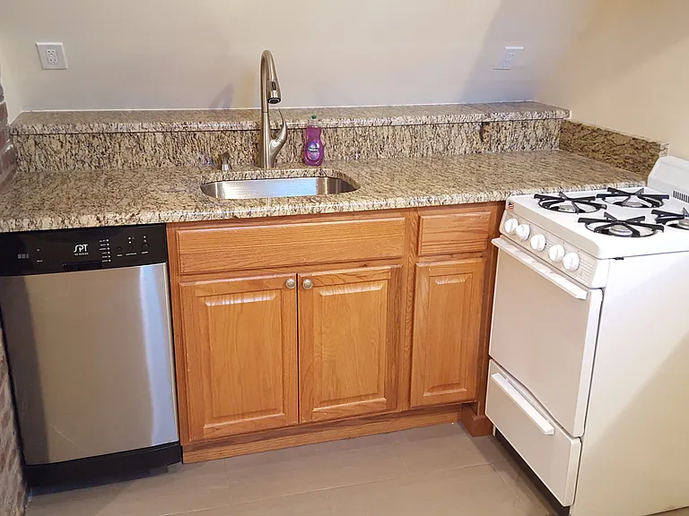 27 Louis St #2 — Photo 7