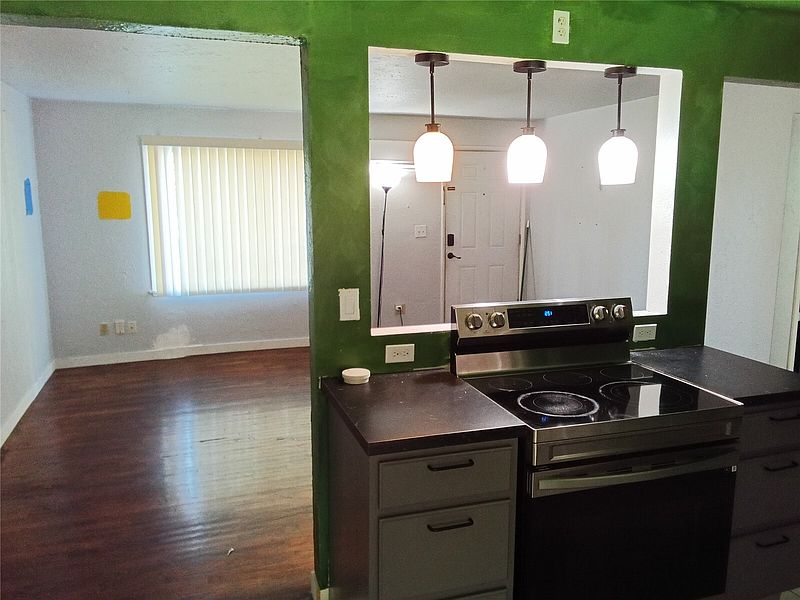 5th image of 828 E 68th Street