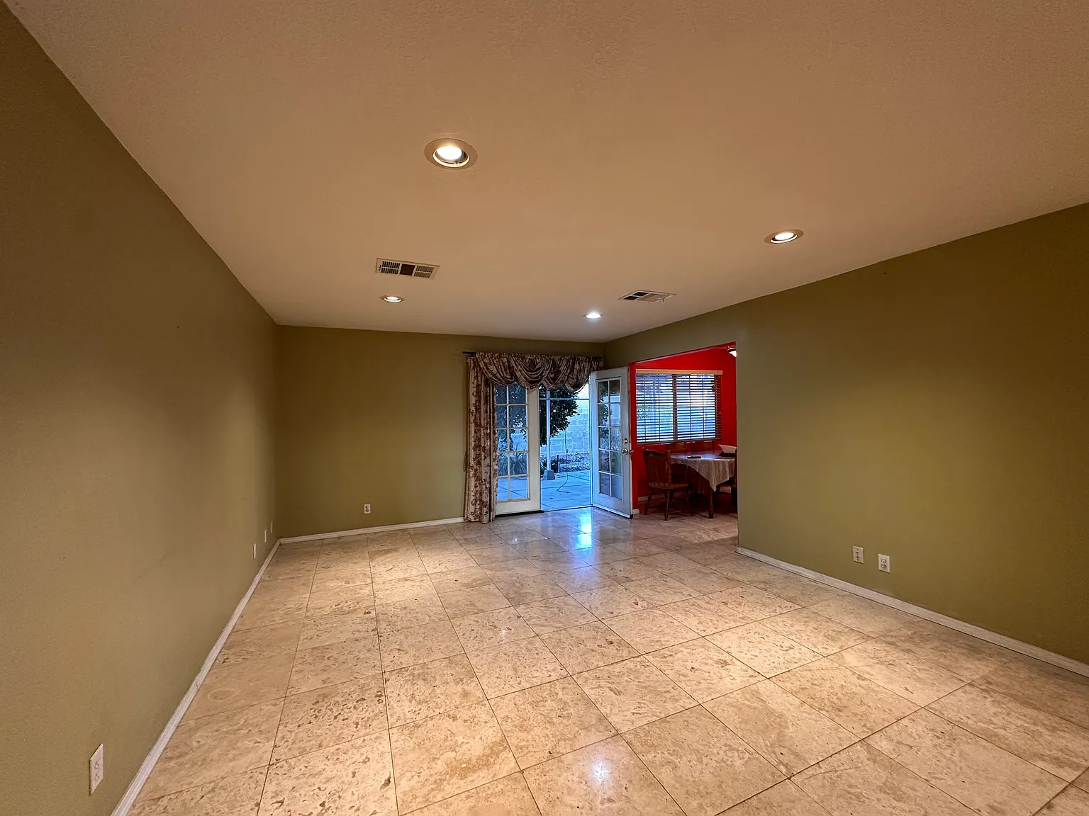 3 bed, 1492 sqft, $3,650 — Photo 2