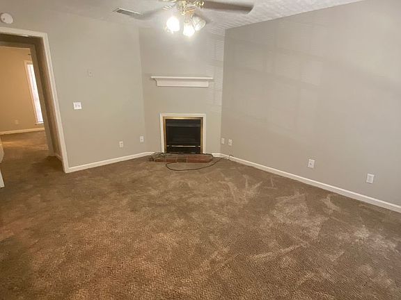 3rd image of 307 Carver Dr #8