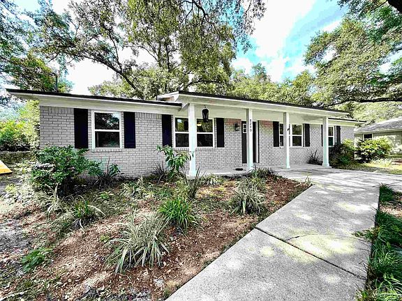 3rd image of 8240 Sedgefield Dr