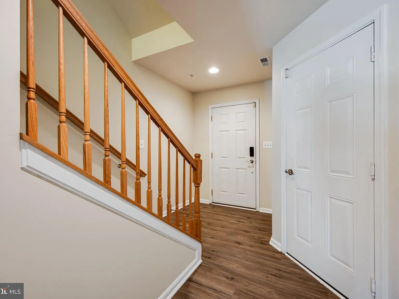 3 bed, 4.0 bath, 2068 sqft, $2,800 — Photo 4