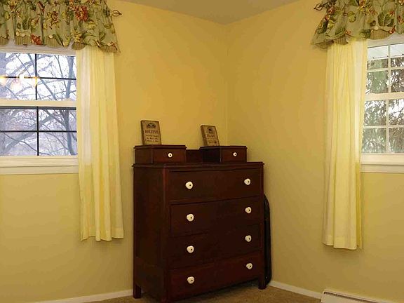 2nd bedroom with closet organizers