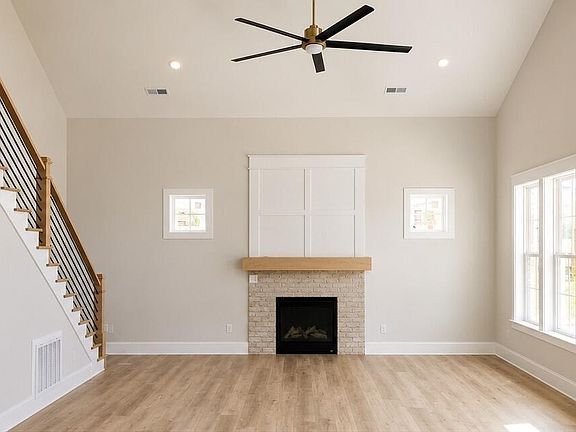 5th image of 300 Avery Rd
