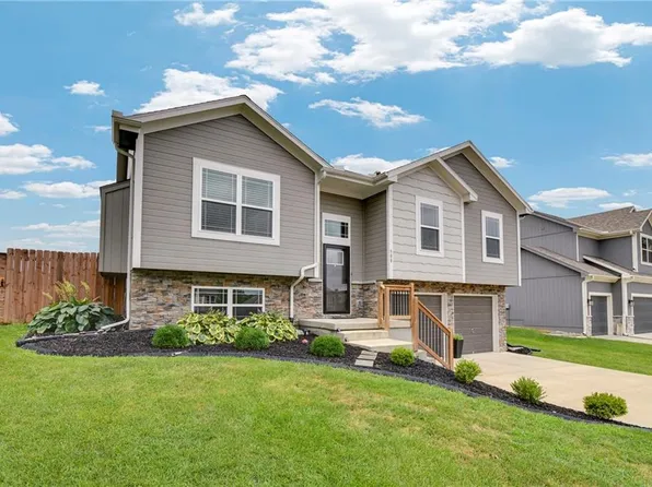 508 Wright St, Pleasant Hill, MO 64080