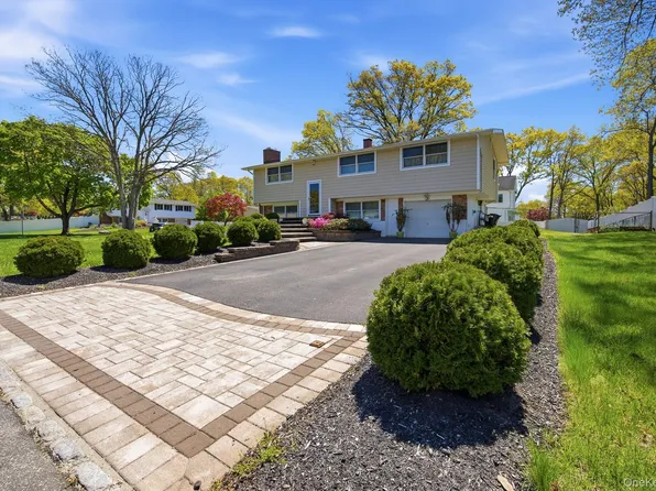 22 Fairway Drive, Port Jefferson Station, NY 11776