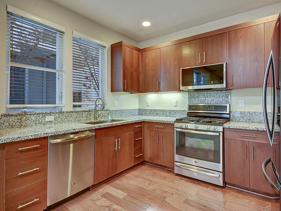 1st image of 323 Fuller St