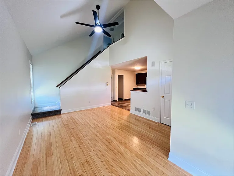 131 Broxbourne Dr — Photo 3
