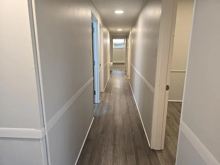 708 Saint Clair Ave — Photo 21