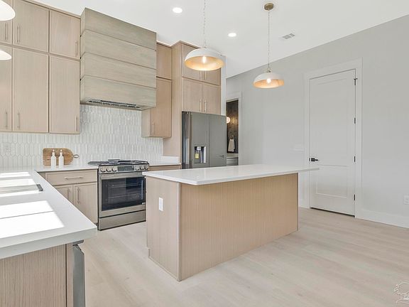 3rd image of 440 W Wright St