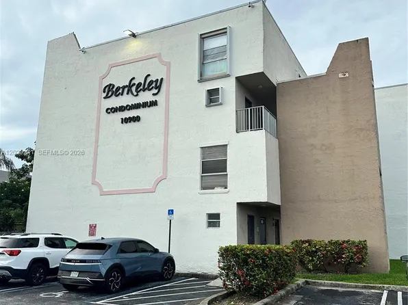 10900 SW 104th St APT 107, Miami, FL 33176