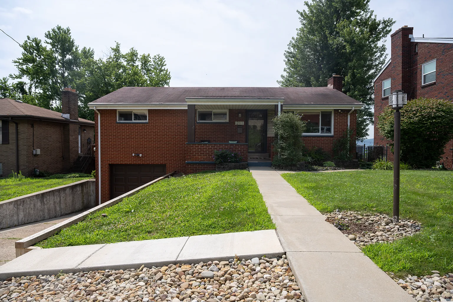 211 Joyce Dr photo 1