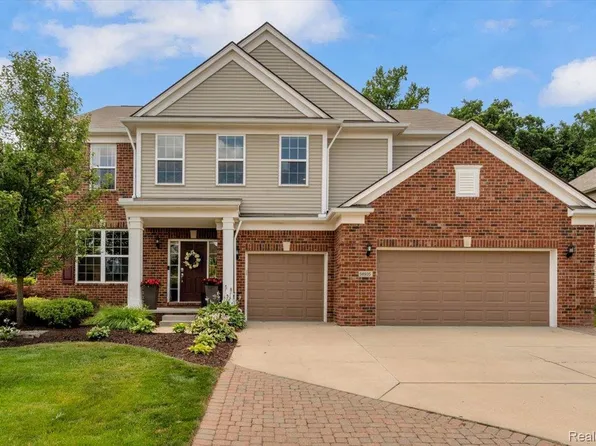 58935 Winnowing Cir S, South Lyon, MI 48178