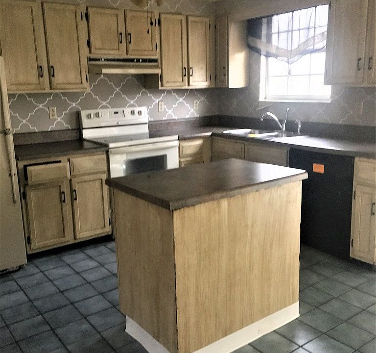 2nd image of 301 Ridgepark Dr
