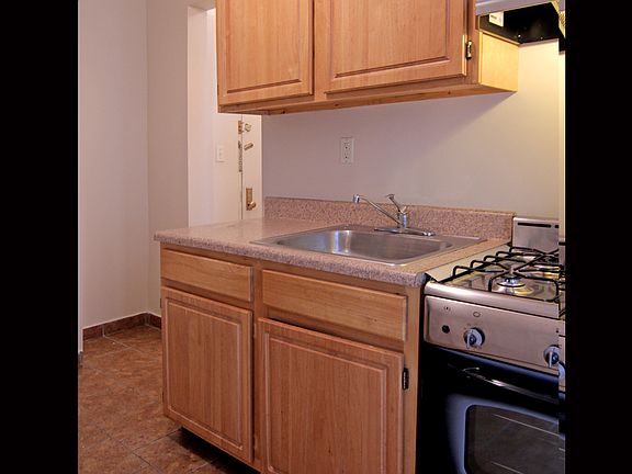 4th image of 196 Bradhurst Ave APT 10
