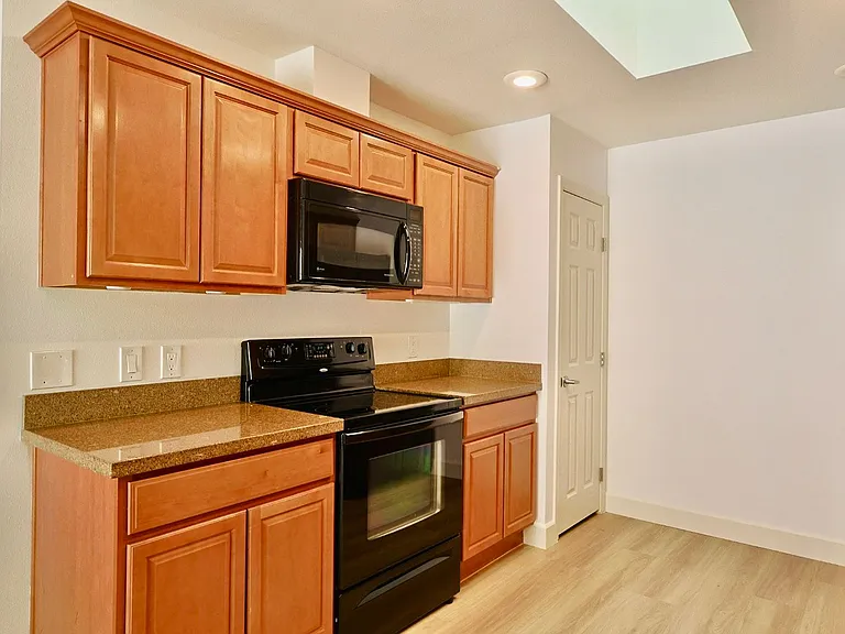 3181 Pinehurst Dr #D — Photo 15