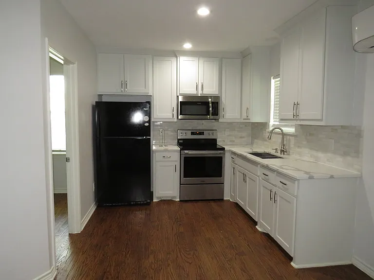 818 Thomas St #1 — Photo 12