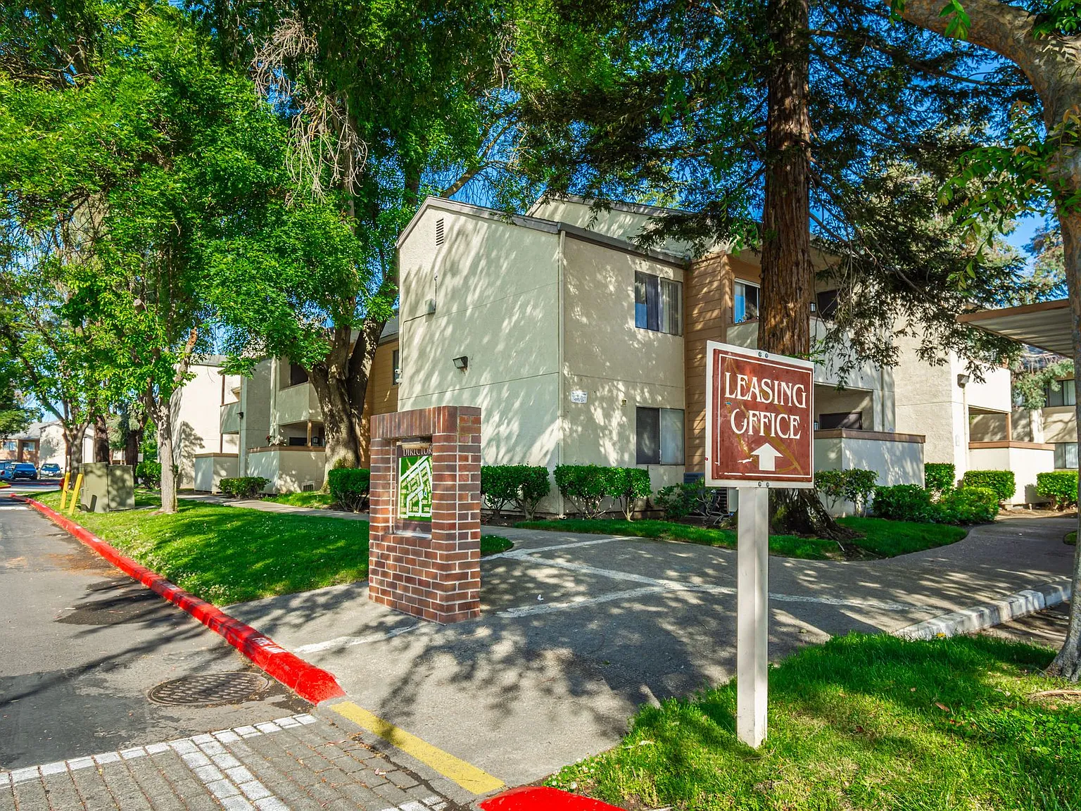 Carmel Pointe Apartments — Photo 3